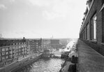 Rechts is flatgebouw Oranjehof, aan de achterzijde Korte Geuzenstraat (98 t/m 700).
<br/>
Stadsarchief Amsterdam, datum nb